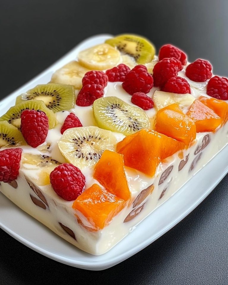 Gelatina de Frutas con Yogurt y Leche Condensada: Un Postre Cremoso y Refrescante