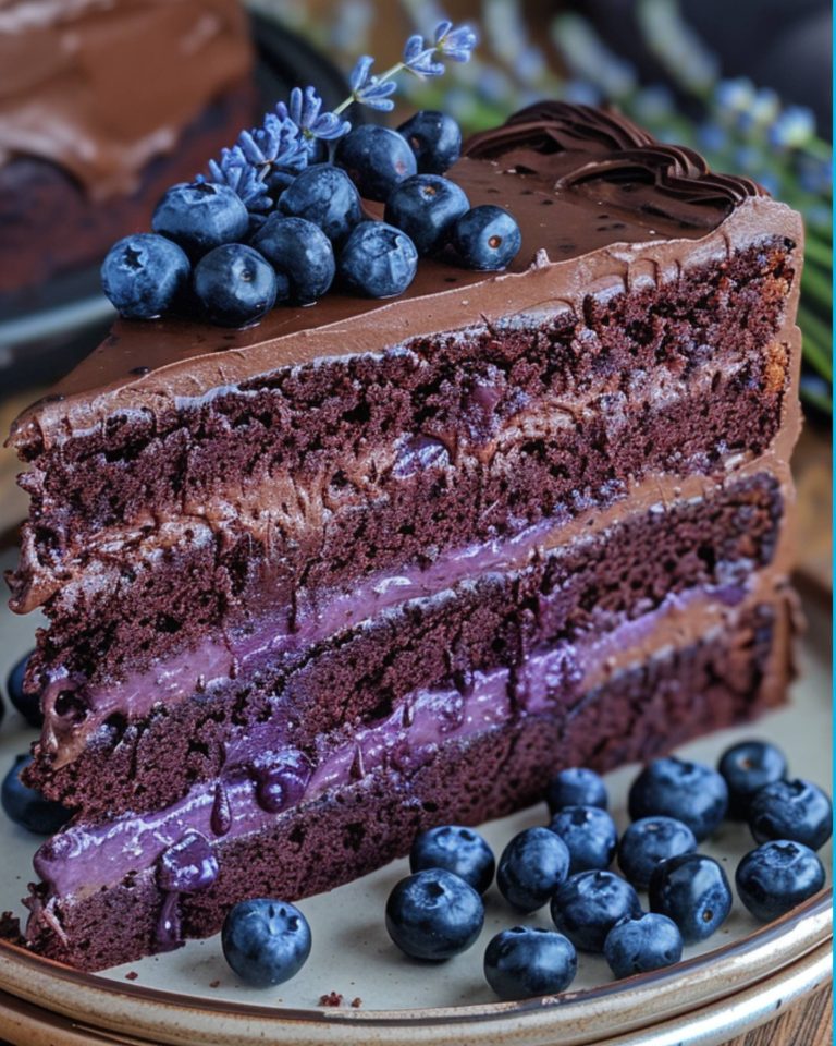 Pastel de ensueño con arándanos, chocolate y lavanda