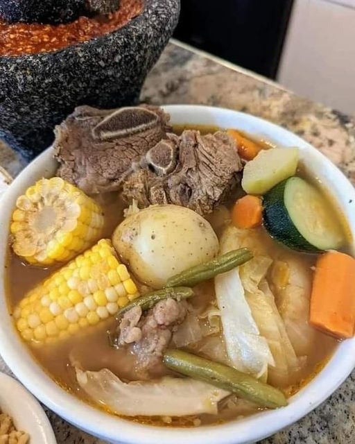 Caldo de Res Mexicano: Un Clásico Confortante y Lleno de Sabor