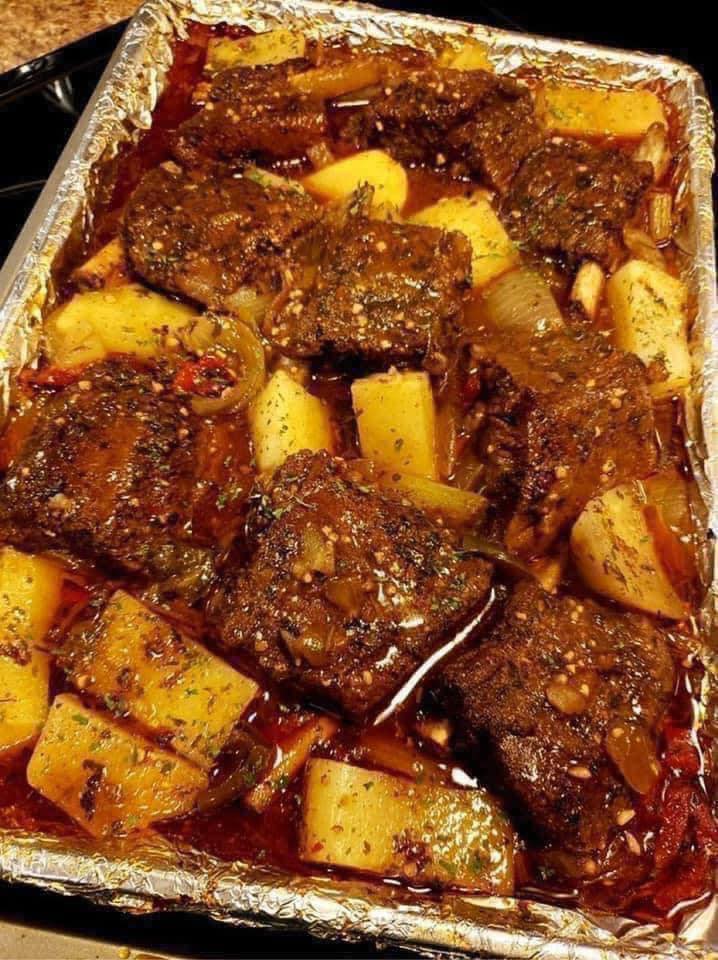 Costillas Estofadas al Vino Tinto: Un Plato Casero Que Encantará a Todos