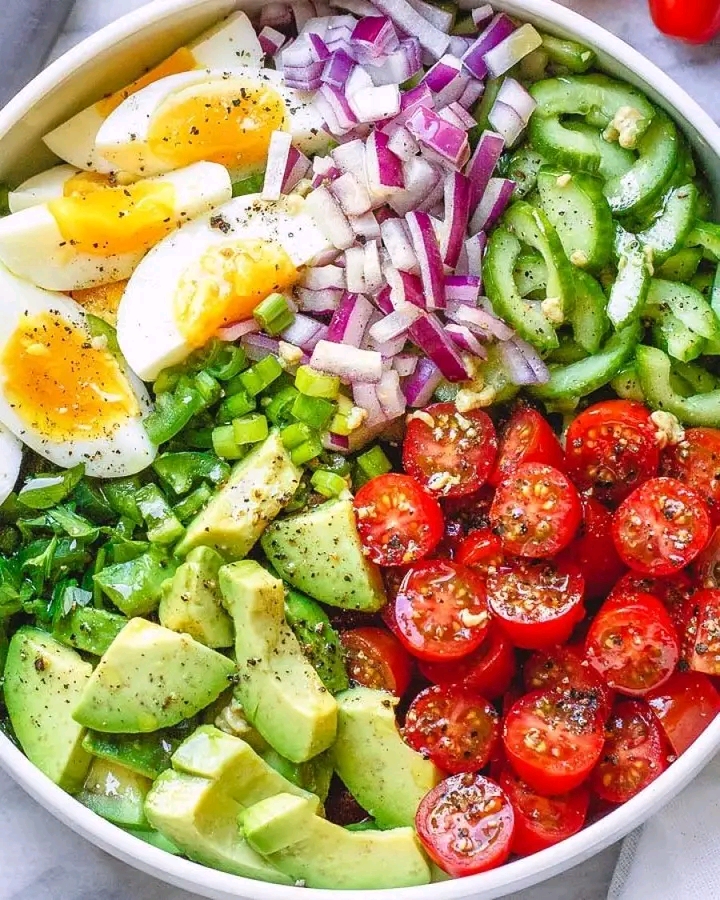 Ensalada Detox: Ligera, Saludable y Fácil de Preparar