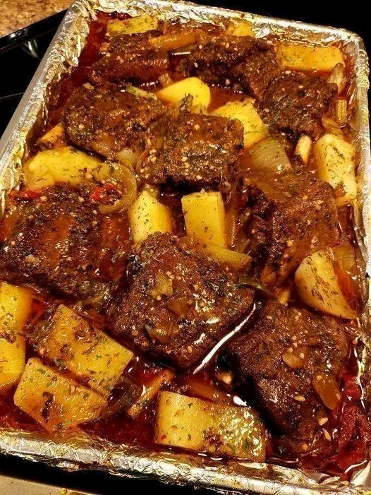 Carne y Patatas al Estilo Casero: Una Delicia que se Deshace en tu Boca