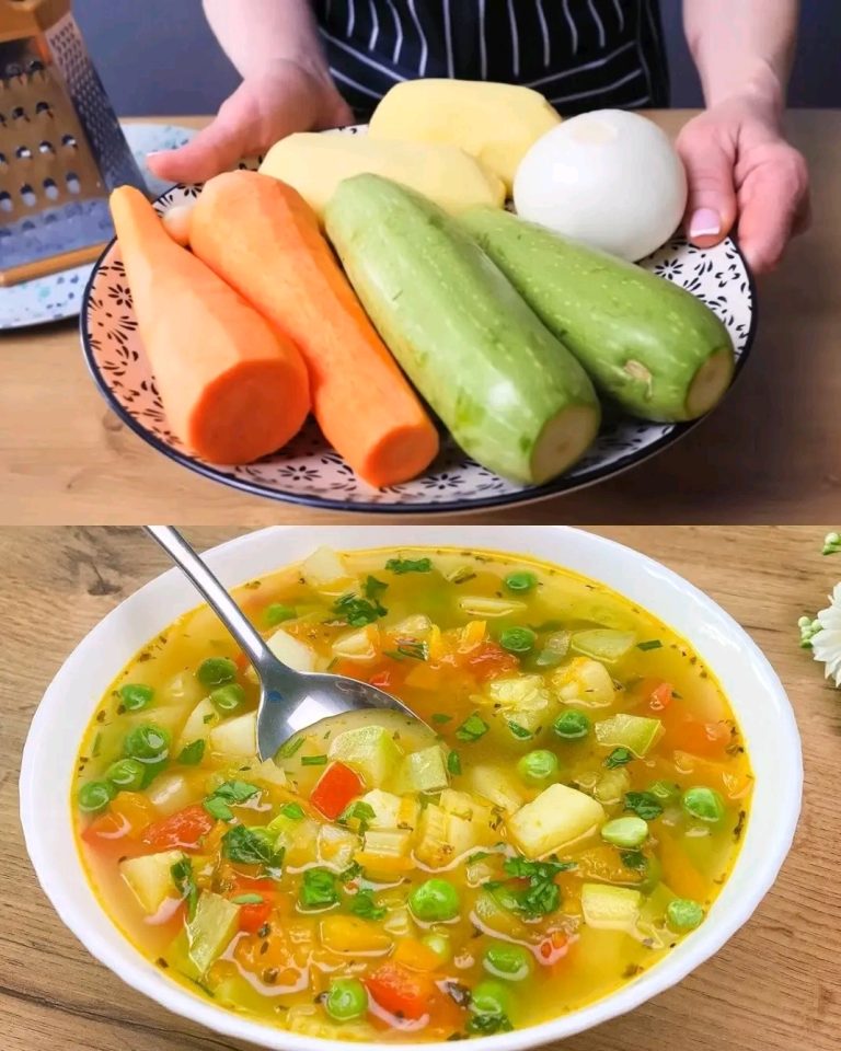 Sopa abundante de verduras con picatostes caseros: una delicia reconfortante