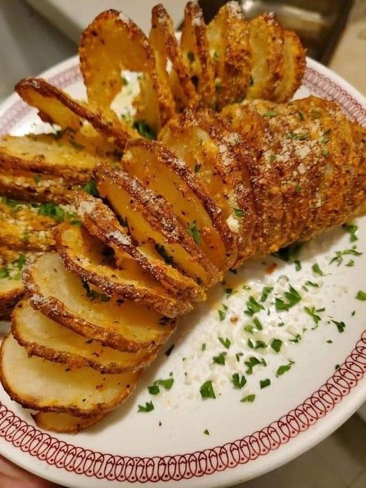 Patatas al Horno en Rodajas: Un Acompañante Simple y Sabroso